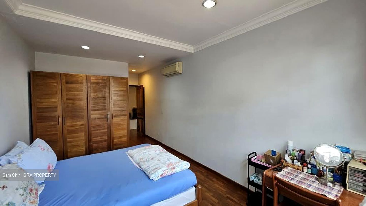 Mayflower Gardens (D20), Terrace #564994241